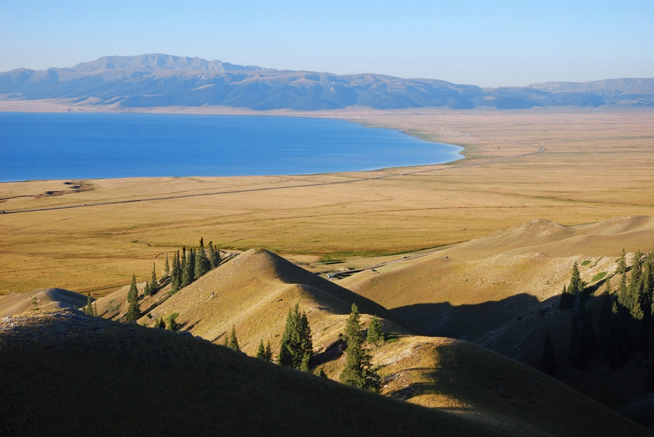 草原雪影，新疆舞台独白之旅